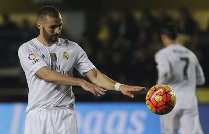 Benzema durante el partido del Madrid contra el Villarreal.