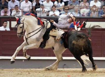 Leonardo Hernández, en su segundo toro, al que cortó una oreja.