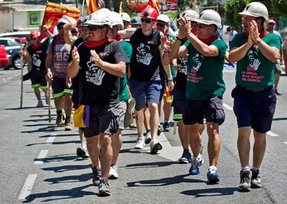 La Marcha Negra procedente de Aragón a su llegada este mediodía a la localidad de Alcobendas, donde hoy pernoctarán los mineros
