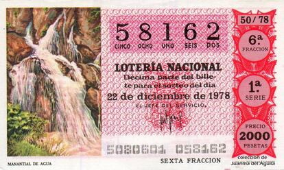 El primer décimo de Lotería de Navidad de la democracia elimina los motivos católicos del diseño del billete. |