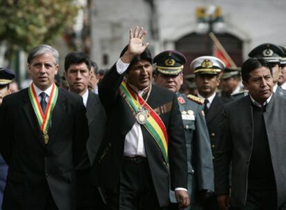 El presidente boliviano, Evo Morales, junto a varios ministros de su Gabinete, participa en los actos de celebración de la Fiesta Nacional por el 183 aniversario de la fundación del país