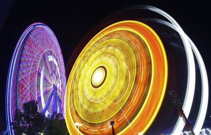 Luces de las atracciones de carnaval de la Feria Estatal de Texas en Dallas (EE UU). La feria anual ha tenido lugar casi todos los años desde 1886 y se celebra en Fair Park en Dallas.