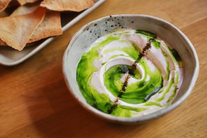 Labneh fumat del restaurant Albé de Barcelona.