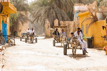 Una de las calles principales del centro del Oasis de Siwa, en Egipto.