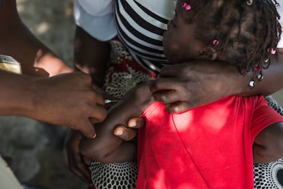 Campaña de vacunación en una zona rural de la provincia de Maputo (Mozambique) a principios de marzo.