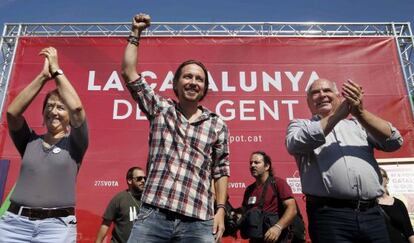 Gemma Lienas, Pablo Iglesias i Lluís Rabell, a Barcelona.