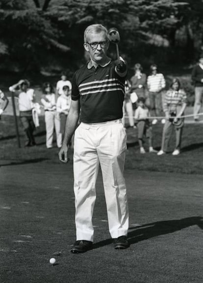 Antonio Fraguas, 'Forges', jugando al golf en La Moraleja durante el torneo Pro-Am del Johnny Walker en el que competía junto a Ballesteros, el 17 de octubre de 1984.