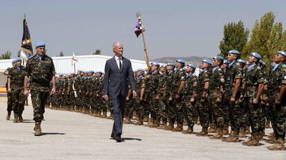 El ministro de Defensa, Pedro Moren&eacute;s, en el L&iacute;bano.