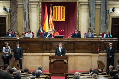 El president Carles Puigdemont durante su comparecencia ante el Parlament.