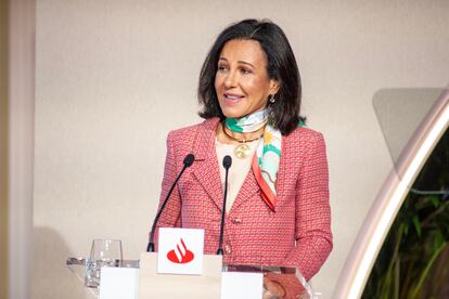 Ana Botín, presidenta del Santander, durante su intervención en la junta general de accionistas de este viernes.