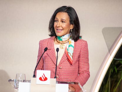 Ana Botín, presidenta del Santander, durante su intervención en la junta general de accionistas de este viernes.