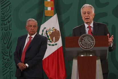 Manuel Bartlett, director general de la Comisión Federal de Electricidad con AMLO
