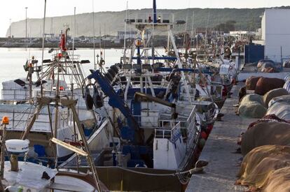 Barcos varados en el puerto de Barbate (Cádiz)