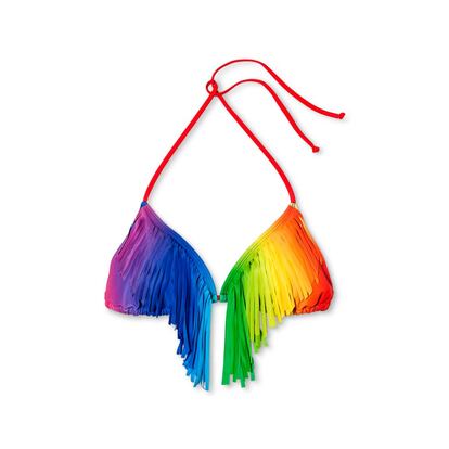 Pocas fiestas pueden presumir de unos estilismos tan originales. Para muestra, este top de flecos con los colores del arco iris.