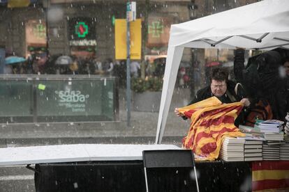 Lluvia con granizo durante la diada de Sant Jordi.