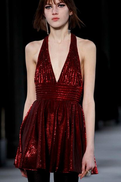 Saint Laurent resucita a Edie Sedgwick en la pasarela