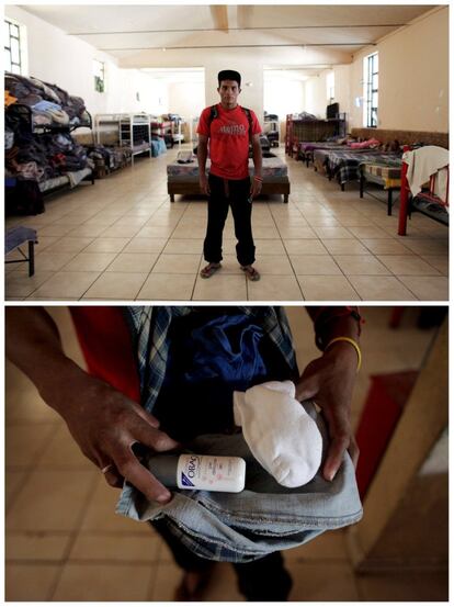 El hondureño Rudy Williams enseña su mochila con sus pertenencias más preciadas: un desodorante, un par de calcetines limpios y un par de vaqueros en la Posada Belén para refugiados en Saltillo, México.