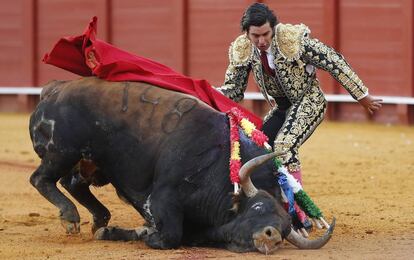 El diestro Morante de la Puebla, en el segundo de su lote.