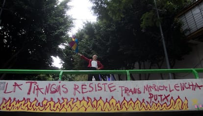 Una persona de la comunidad LGBT+ durante un evento en la Glorieta Insurgentes, en octubre de 2021.