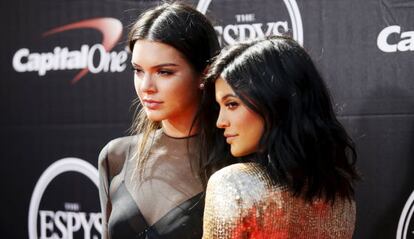 Kendall y Kylie Jenner, acompañaron a su padre en la entraga de los premios ESPY.