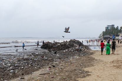 En Bombay, el coste medio de la figura de yeso más pequeña del mercado es de unos dos euros, mientras que se duplica para las de arcilla.