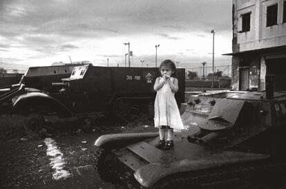 Aire de juego en Managua, Nicaragua, 1981