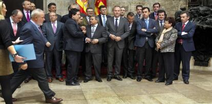 Fabra con los miembros de la comisión de diputaciones de la FEMP.
