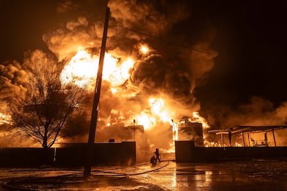 Rescue teams intervene after a Russian bombing in Kharkiv in which at least seven people died.