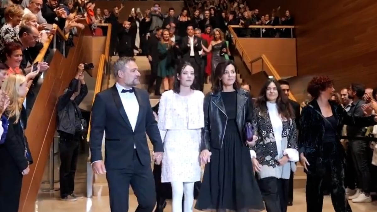 Video | A standing ovation for Nevenka Fernández at the premiere of the film 'Soy Nevenka' at the San Sebastián festival | Video