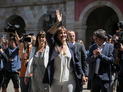 Laura Borràs, a su salida del Parlament, después de que la Mesa le suspendiera como diputada y presidenta de la Cámara.