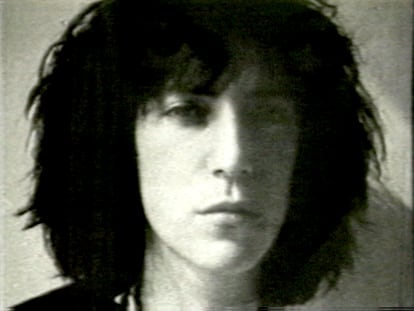 La obra de Graham es un 'collage' audiovisual, centrado en la cantante Patti Smith. En ella se yuxtapone textos, citas, lemas, documentos y grabaciones en directo que remitía a las películas experimentales de Guy Debord o Jean-Luc Godard. En la imagen, 'Rock My Religion' (1982-1984).