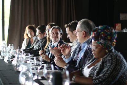 Christian Asinelli (en el centro) junto a otros participantes del foro 'Recuperemos la inicitiva democrática' el 30 de agosto pasado en Buenos Aires.