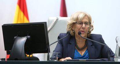 La alcaldesa en el pleno del Ayuntamiento de Madrid.