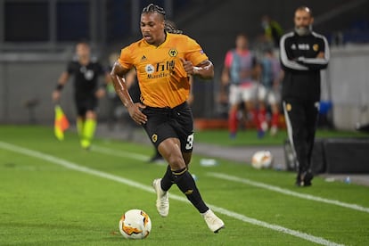 Adama Traoré, durante un partido de la Premier League con el Wolverhampton. / (AFP)