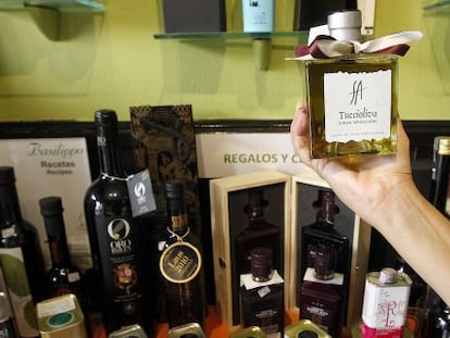 Cooperativas y empresas andaluzas renuevan los envases de sus aceites de oliva.