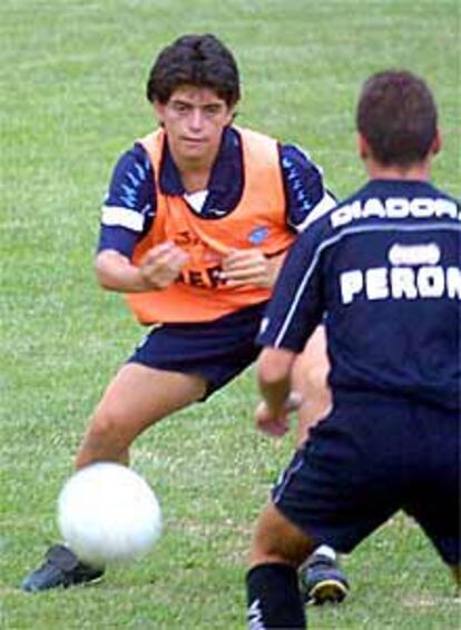 Diego Armando Maradona, hijo, entrenándose con la sub 17 italiana.