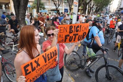 Manifestantes en la protesta de este jueves en Elche.