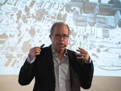 Nicholas Negroponte, durante su ponencia en el COAM de Madrid.