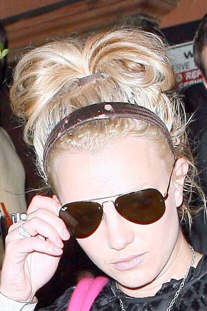 La pobre Britney Spears es famosa por sus uñas desastrosas. La cantante se las muerde desde que era pequeña así que, cuando no las lleva bajo mínimos, se hace unos apaños de gel que no siempre resultan la mejor solución.