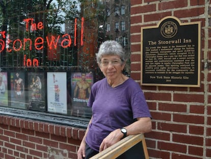 Martha Shelley, el pasado lunes ante The Stonewall Inn, en Nueva York. 