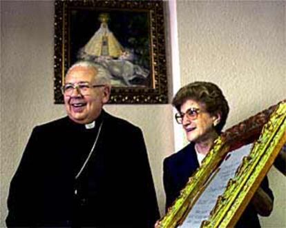 El obispo Rafael Sanus, ayer, durante el acto de entrega del premio Pentecosta en Castellón.