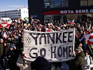 Una pancarta con el lema "Yankee Go Home" (yanqui, vete a casa), durante una manifestación en Nuuk, Groenlandia, del 15 de marzo de 2025.