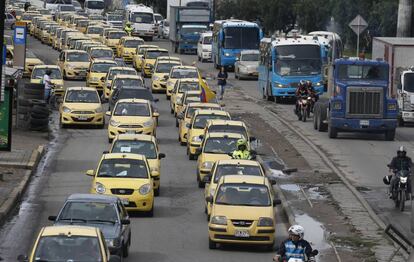 Una protesta de taxistas en Bogot&aacute;.