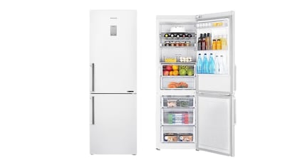 Este modelo de frigorífico Samsung es de tipo Combi y se vende en color blanco.