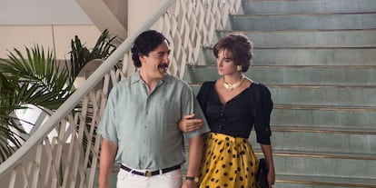 Fotograma de 'Loving Pablo’ de Fernando León de Aranoa, con Javier Bardem y Penélope Cruz.