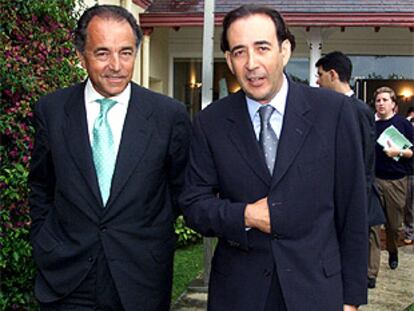 Carlos López Blanco (a la derecha) junto a Jesús Banegas, presidente de Aniel, ayer en Santander.