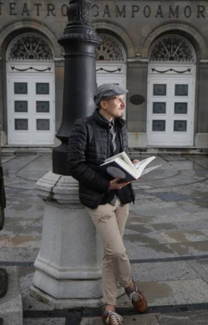 El historietista Alfonso Sazpico, en Oviedo.