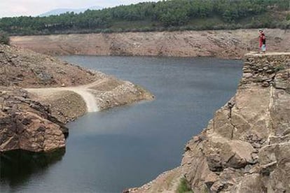 Aspecto del embalse de El Villar, en Madrid, ayer.