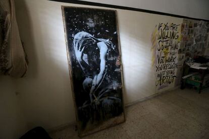 La obra de Banksy, el pasado 1 de abril, en la galería donde su nuevo propietario, Belal Jadel, la exponía.