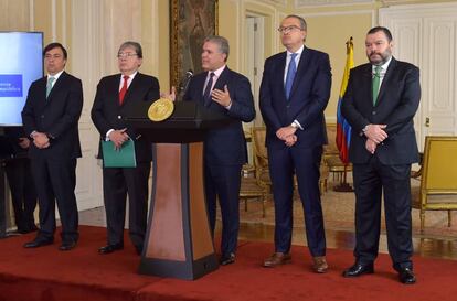 El presidente Iván Duque (centro) en la Casa de Nariño.